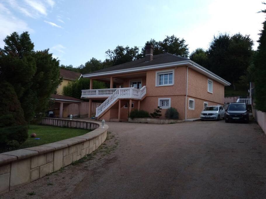 Comme A La Maison ! Chavanoz Esterno foto